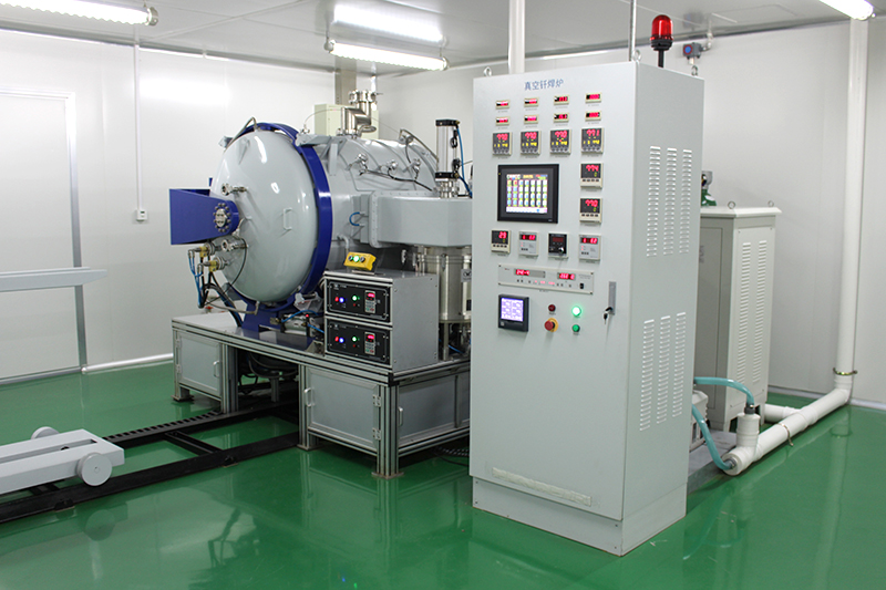 Vacuum brazing furnace